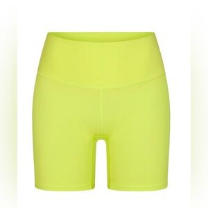 NWT SKIMS FITS EVERYBODY HIGH-WAISTED SHORT